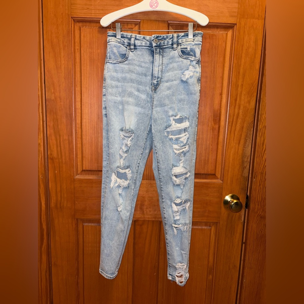 American Eagle Light Wash Ripped Denim Jeans